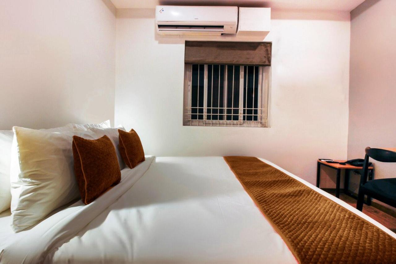FabHotel Mallikarjun Residency Hyderabad Bagian luar foto